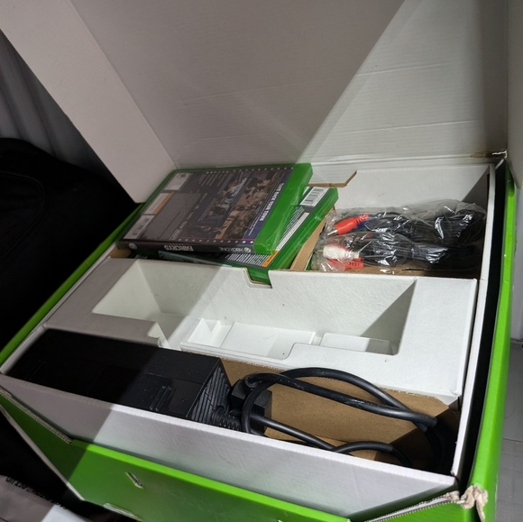 XBOX ONE 500GB Model 1540/1520 W/ Extra Games